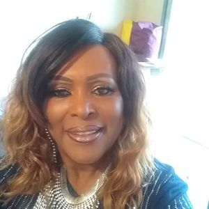 Meet your Posher, Mona